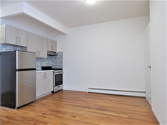 3rd image of 525 E 5th St #F