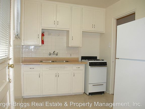 3rd image of 1405 Mlk Ave NE APT B