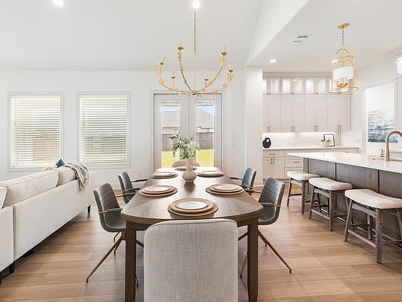 5th image of 5020 Royal Arch Dr