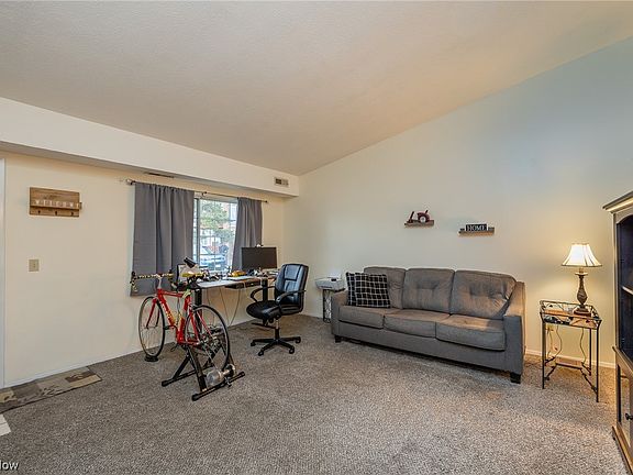 3rd image of 27069 Oakwood Cir APT 118