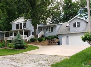 3213 E Lakeshore Dr, Brooklyn, IA 52211