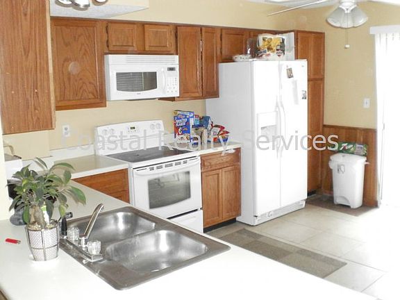 3rd image of 420 Canterbury Ct
