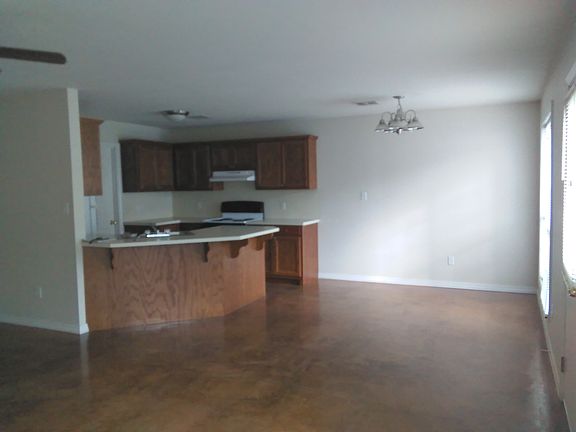 2nd image of 703 Splane Dr APT 1