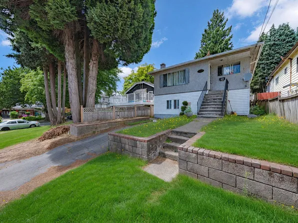 4987 Hoy St, Vancouver, BC V5R 4N6