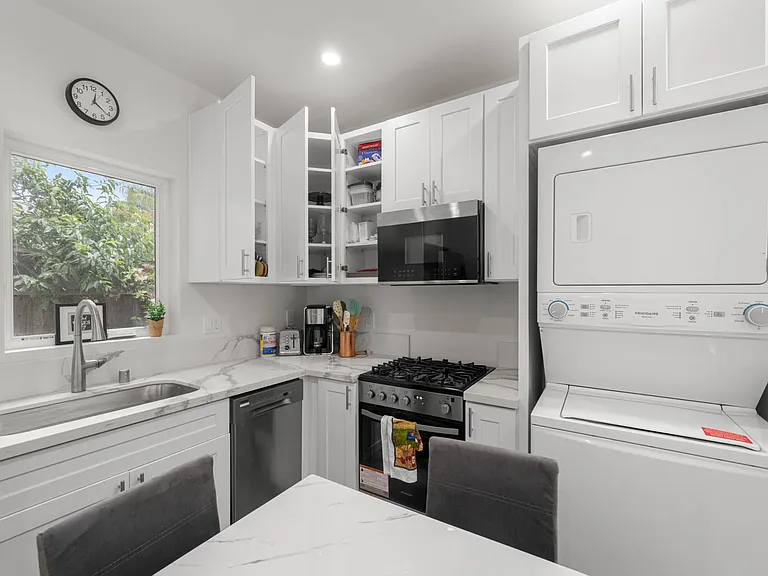 1535 S Ogden Dr — Photo 10