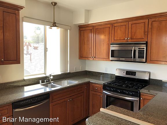 2nd image of 12216 Moorpark St Unit 1