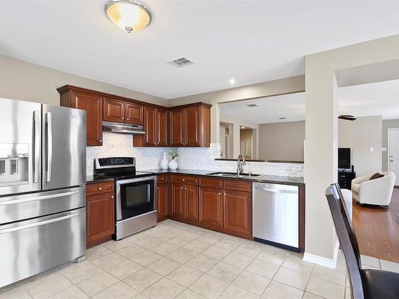 3rd image of 2409 Gabriel Dr