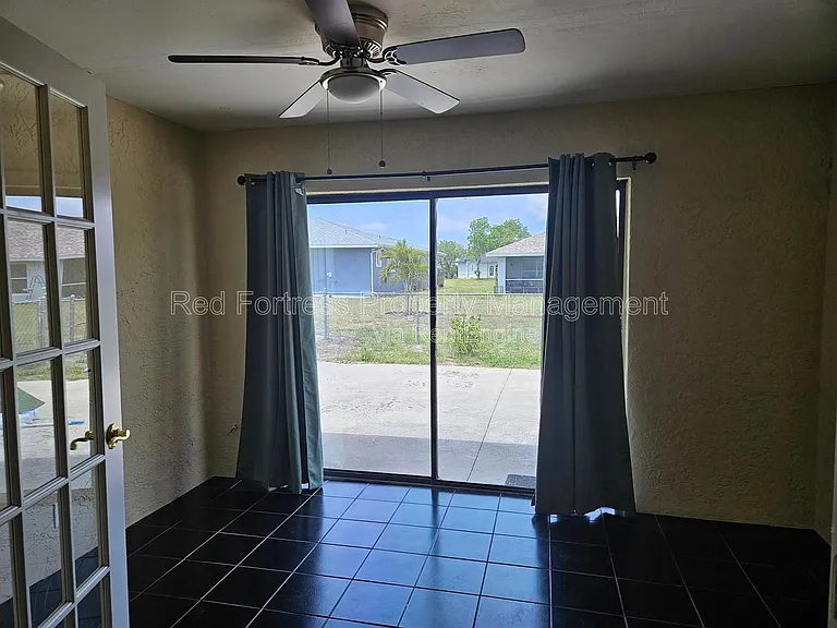 4114 Skyline Blvd #B — Photo 3