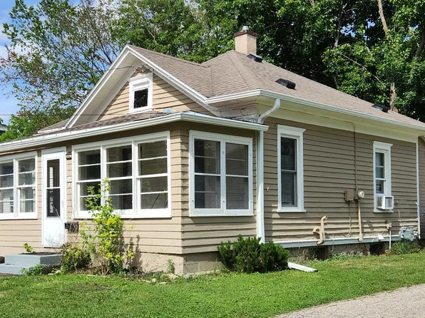 213 S Ridge St, Whitewater, WI 53190