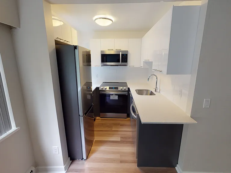 1918 Haro St #203 — Photo 3