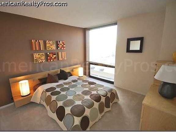 4th image of 1120 N Lasalle St APT 2M