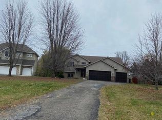 11922 N Meadow Curv, Lindstrom, MN 55045