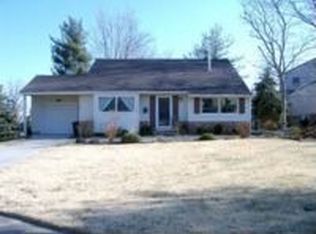 2 Cambridge Dr, West Deptford, NJ 08096