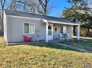 2413 SW Edgewater Ter, Topeka, KS 66614