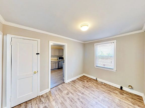 5th image of 2320 Vanderbilt Rd