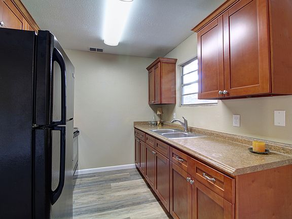 3rd image of 9604 Banyan Ave