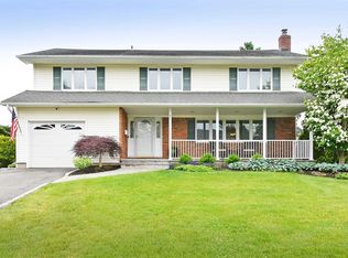 31 Marquette Dr, Smithtown, NY 11787