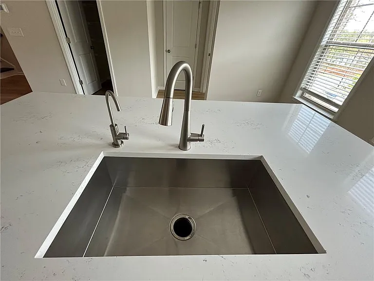 3715 Davis Cir — Photo 4