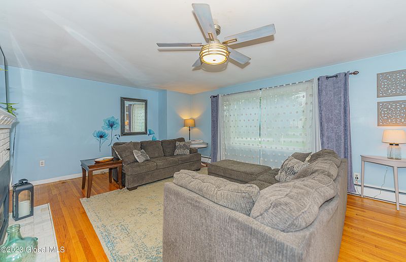 5th image of 2081 Baker Avenue