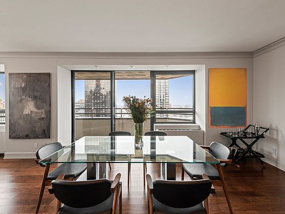 3rd image of 240 E 47th St APT 37D