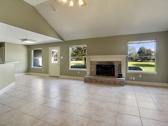 4th image of 2200 E Canterbury Dr