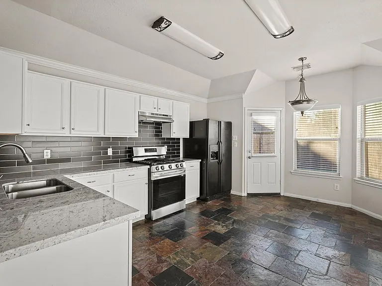 5823 Creektrace Ln — Photo 11