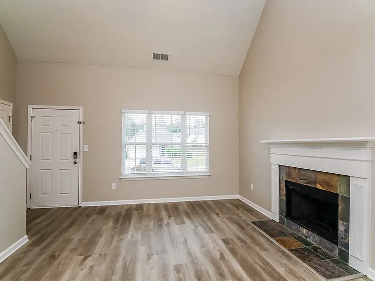 100 Saint Ann Cir — Photo 6