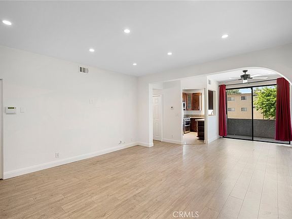 4th image of 7211 Cozycroft Ave Unit 16