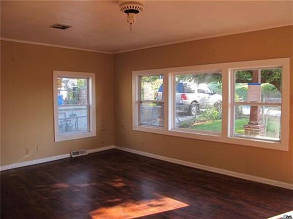 3rd image of 366 S 9th St