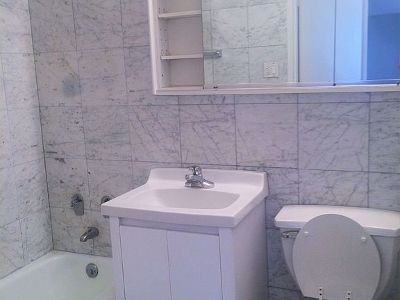 4th image of 429 E 52nd St APT 26G