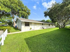 5629-5651 Taft Street, 5637