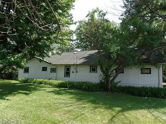 3rd image of 395 Parkview Dr