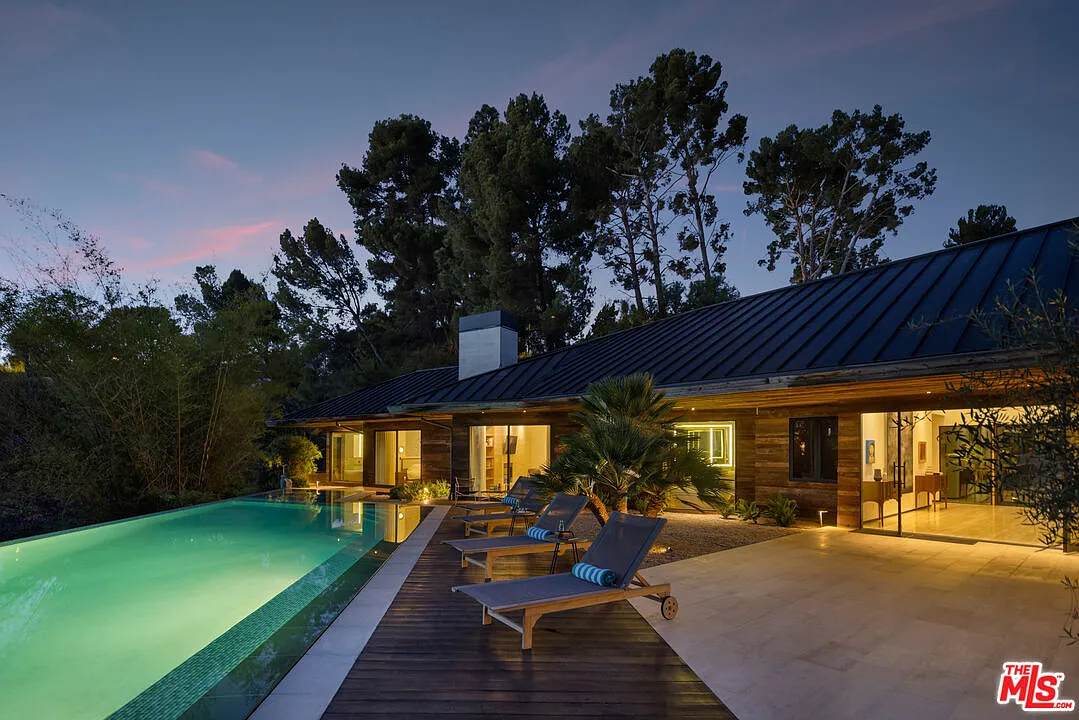 7 bed, 8.5 bath, 8057 sqft, $80,000 — Photo 1