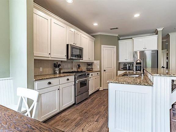 3rd image of 2318 Castle Creek Dr