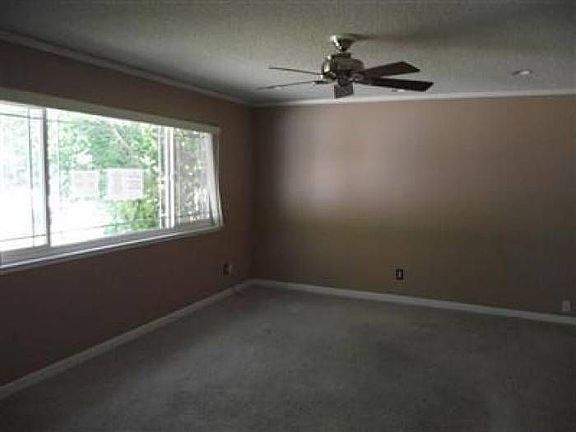 3rd image of 8910 Genoa Ave