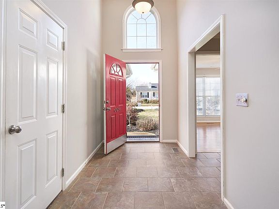 4th image of 609 Lake Lennox Dr