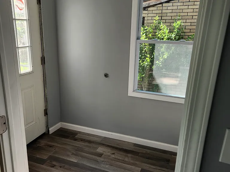 1210 Rankine Ave — Photo 8