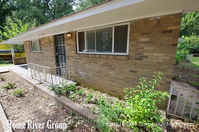1st image of 1928 Goodhaven Dr
