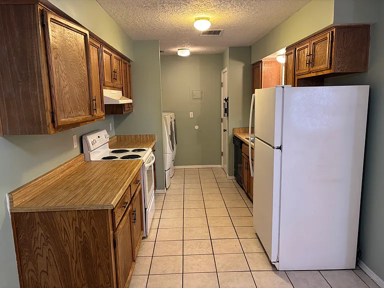 1704 Paisano St NE #3 — Photo 6