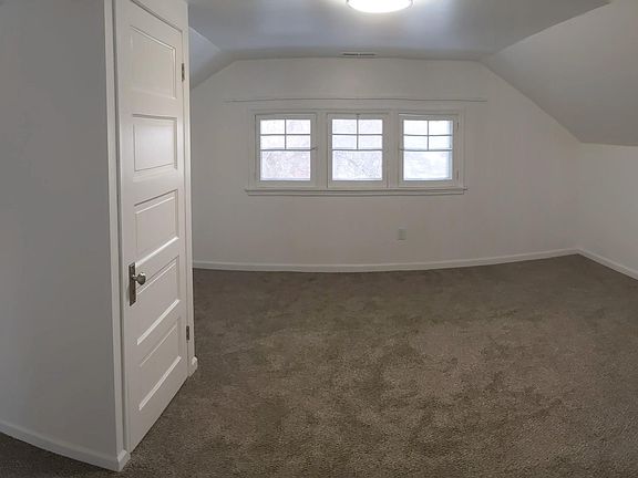 4th image of 916 Cornell Ave #2