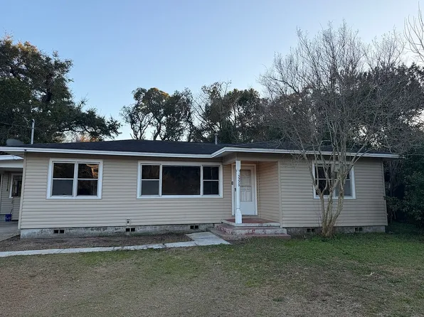 3275 Bayou Dr, Pensacola, FL 32505