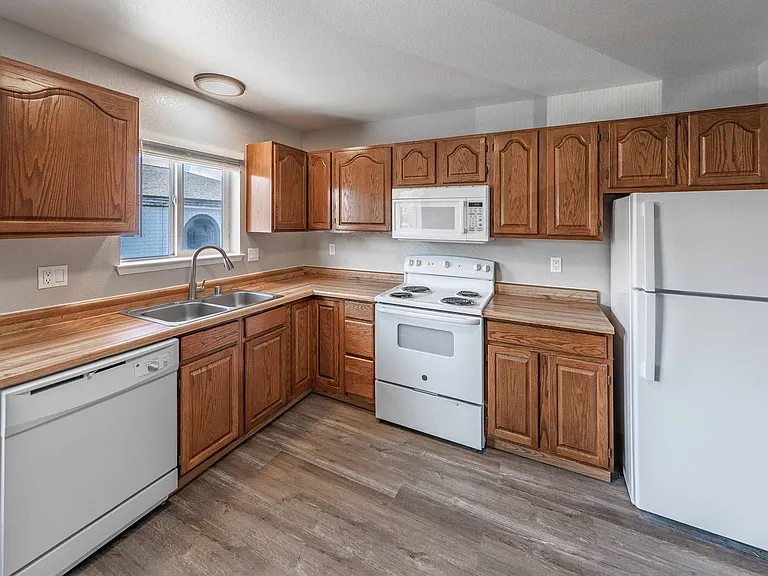 Royal Apartments - Carson City, Nevada — Photo 5