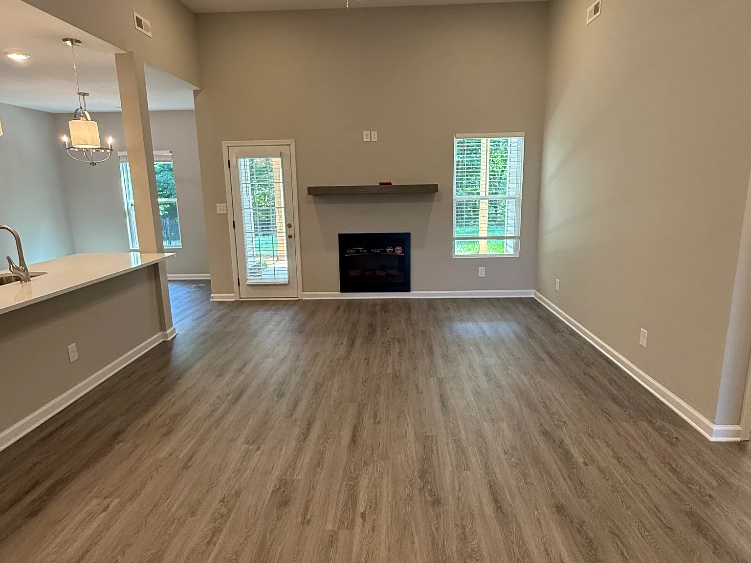 4 bed, 2000 sqft, $2,400 — Photo 3