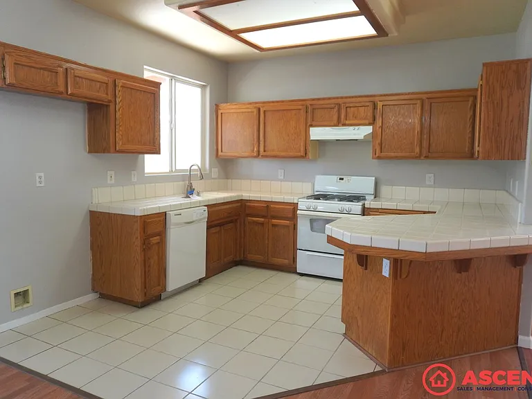 9305 Foxglen Ct — Photo 7