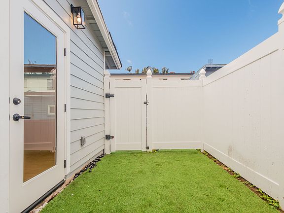 5th image of 527 W Hyde Park Blvd #7