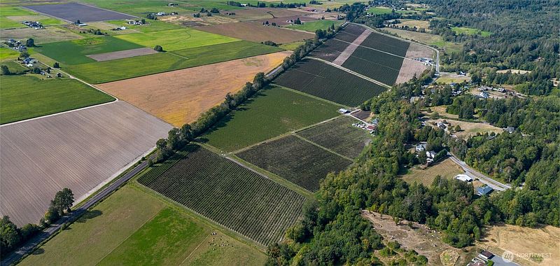 3rd image of 15860 Colony Road