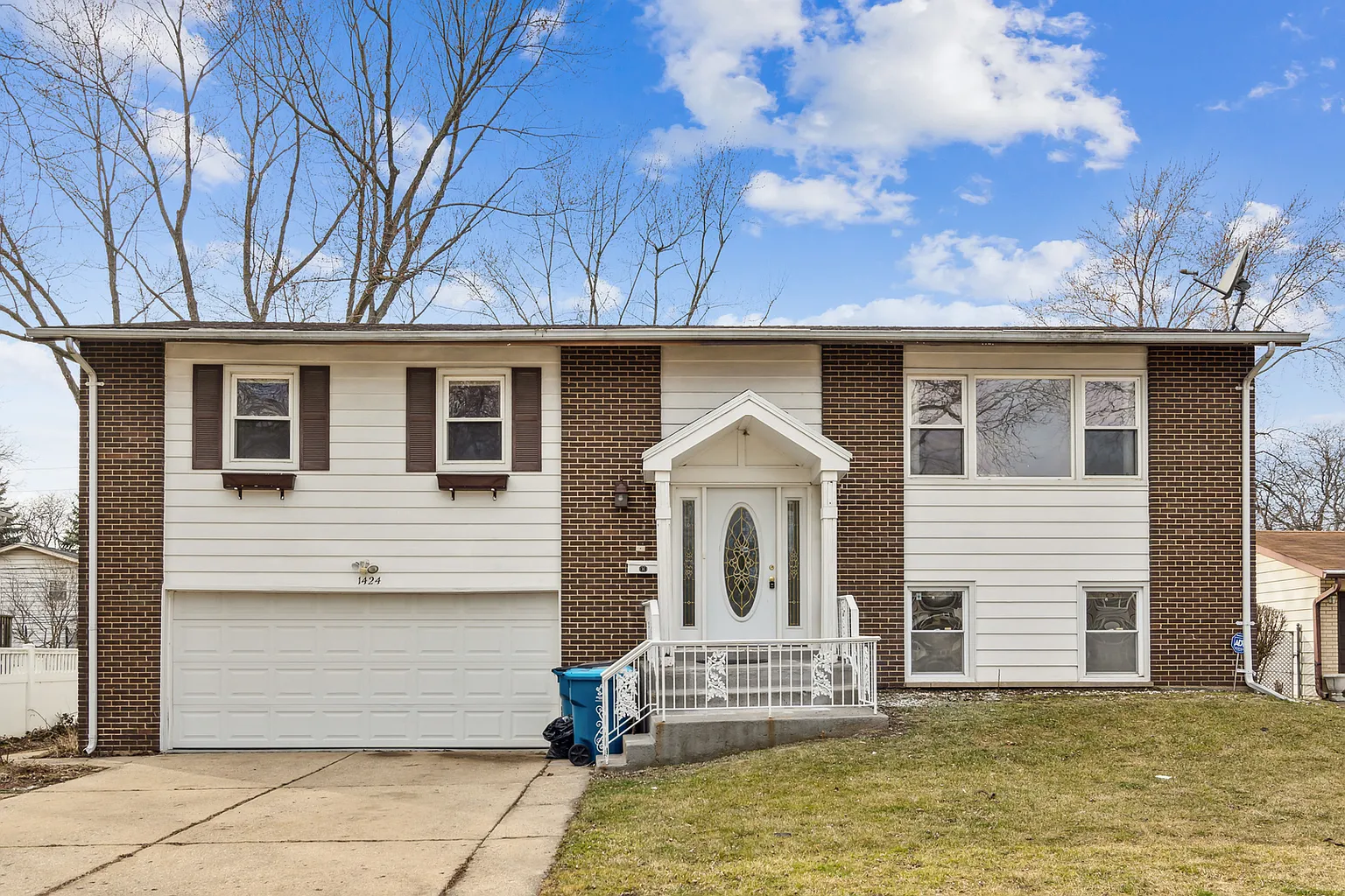 1424 S Redwood Dr photo 1
