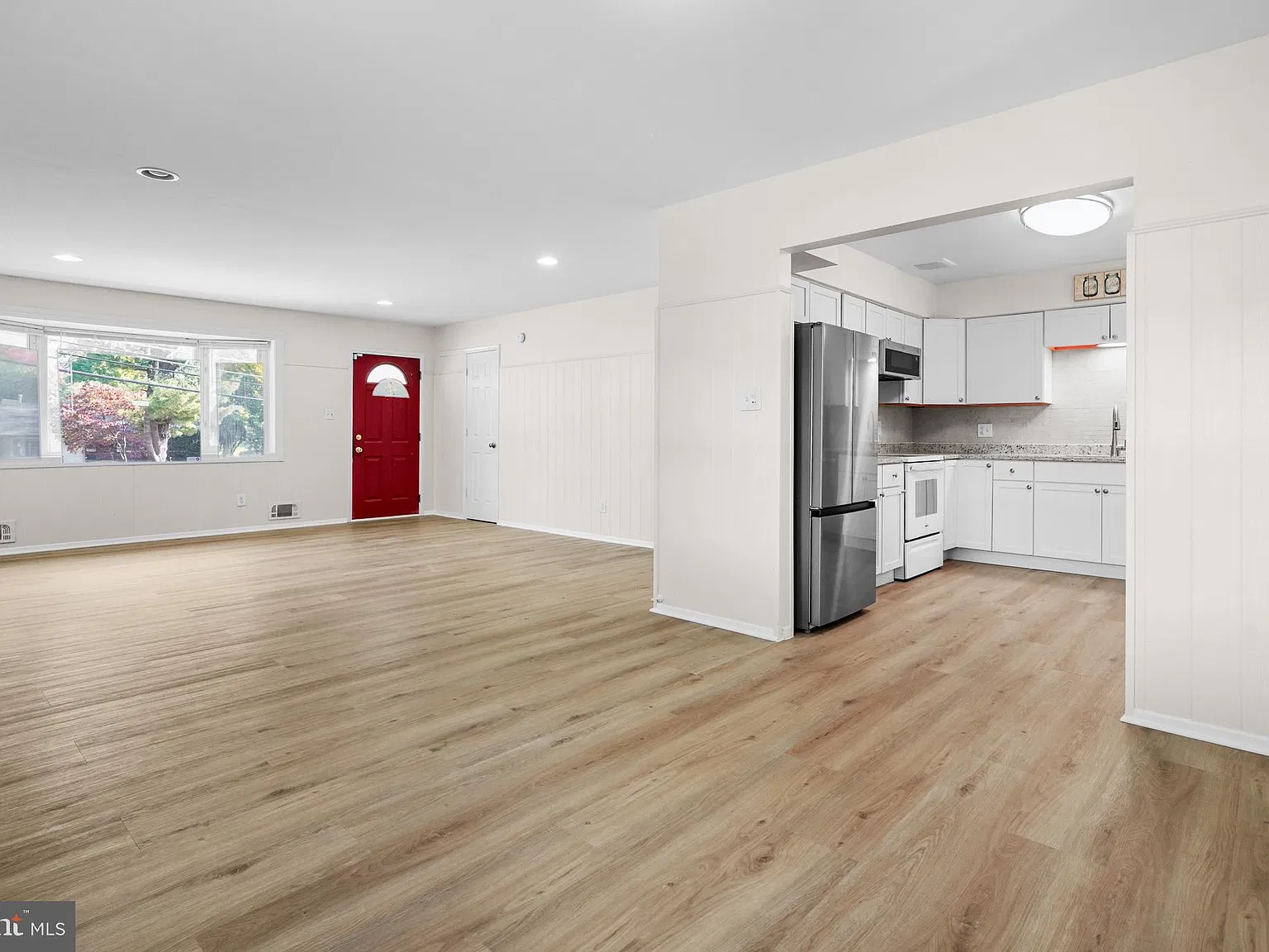 4 bed, 3.0 bath, 3016 sqft, $3,800 — Photo 2