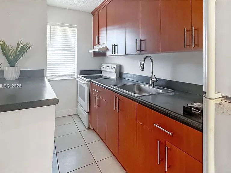 4081 N Dixie Hwy #20 — Photo 5