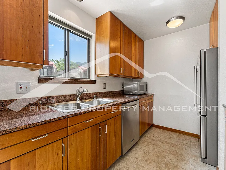 780 Walnut St #D — Photo 8